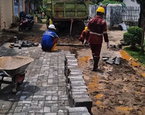 Satgas Jalan & Jembatan Cek Kondisi Jalan Berua 5, Pemasangan Paving Blok Segera Dilakukan
