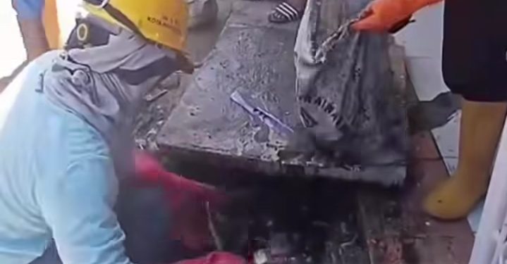 Satgas Drainase Dinas PU Makassar Lakukan Normalisasi Saluran di Jl. Bunga Ejaya