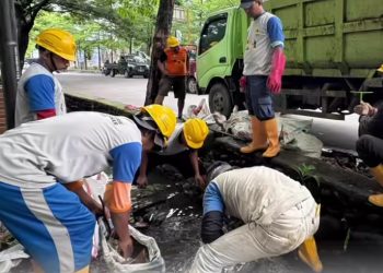 Satgas Drainase Dinas PU Tangani Penyumbatan Saluran di Jl. Mallengkeri