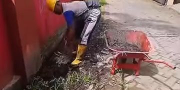 Dinas PU Makassar Lakukan Normalisasi Saluran Drainase di Jl. Salemba 4