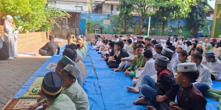 Tanamkan Nilai Religius Sejak Dini, SDN Pongtiku 1 Rutin Gelar Sholat Berjamaah, Guru Jadi Teladan, Siswa Antusias