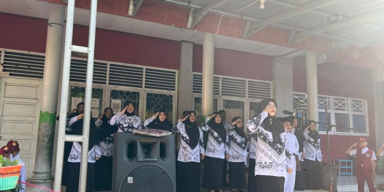 SD Inpres Unggulan Toddopuli Gelar Upacara Penuh Haru, Apresiasi Jasa Guru di Hari Guru Nasional