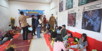 Di Tengah Pengungsian Banjir, Munafri Hadir Menyapa dan Menguatkan Warga