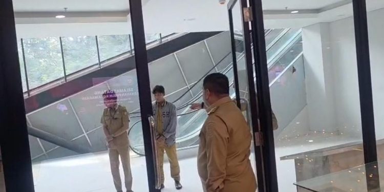 Wali Kota Makassar Geram, Pegawai Kedapatan Santai dan Merokok Saat Jam Kerja