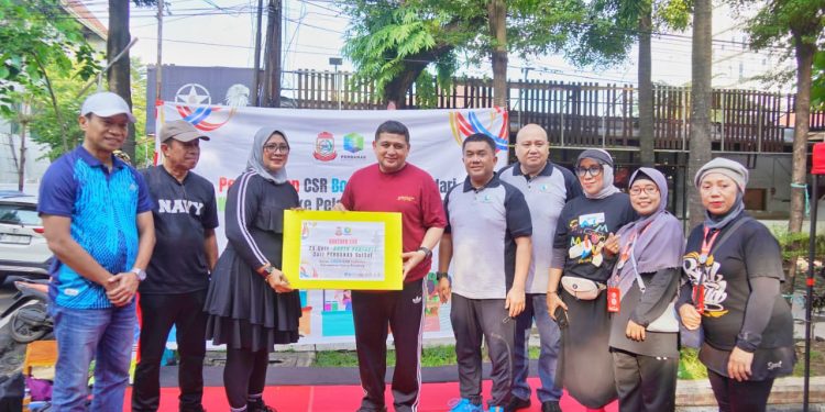 Wali Kota Makassar Hadiri Penyerahan CSR PERBANAS Sulsel untuk UMKM CFD Sudirman