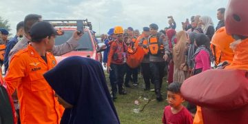 Anak 5 Tahun Warga Pattingalloang Ditemukan Setelah Tenggelam di Pantai Barombong