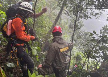 Tim SAR Gabungan Ungkap Lokasi Bangkai Pesawat di Gunung Bulusaraung, Personel BPBD Makassar Jadi Bagian Tim First In