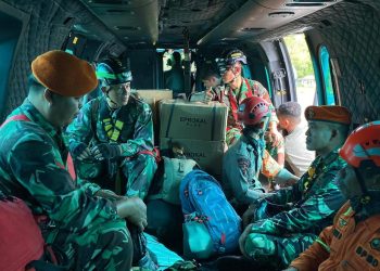 TRC BPBD Makassar Kembali Diterjunkan dengan Helikopter TNI AU untuk Dukung Operasi SAR Lanjutan