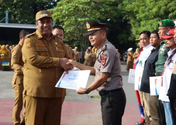 Polres Maros Dianugerahi Penghargaan Atas Dedikasi dalam Operasi SAR Pesawat ATR 42-500