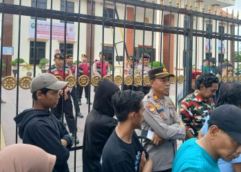 Polisi Kawal Demo di PN dan BPN Bulukumba, Massa Tuntut Peninjauan Kembali Eksekusi Lahan