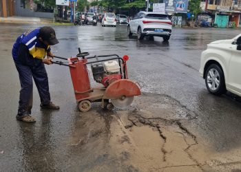 Demi Keselamatan Warga, Munafri Terjun Langsung Pantau Jalan Rusak di Veteran Selatan