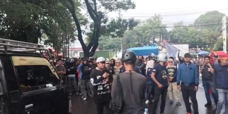 Dugaan Fee Proyek di Soppeng Kembali Mencuat, Mahasiswa dan Elang Timur Geruduk Polda Sulsel