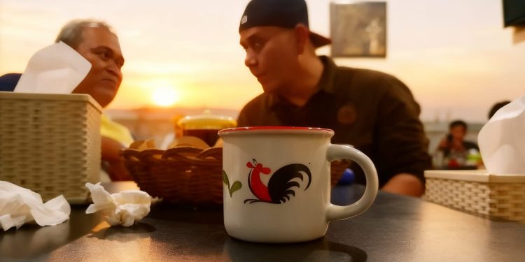 Opa Fadli Padi: Sosok Inspiratif di Balik Meja Kopi Van Djoel, Menyemai Kesadaran Lingkungan di Makassar