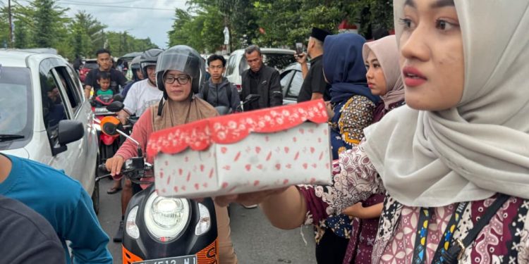 Ratusan Paket Takjil Dibagikan Polres Gowa, Pererat Silaturahmi dengan Masyarakat di Bulan Ramadan
