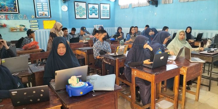 SMPN 23 Makassar Gelar Simulasi TKA Kelas 9 untuk Tingkatkan Mutu Pendidikan
