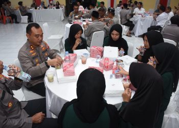 Kapolres Restu Wijayanto Duduk Bersama Anak Panti dengan Suasana Penuh Keakraban dan Kebersamaan