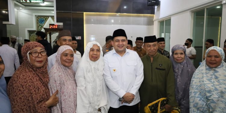 Tarawih Bersama Warga di Rappocini, Munafri Ajak Warga Wujudkan Impactful Governance