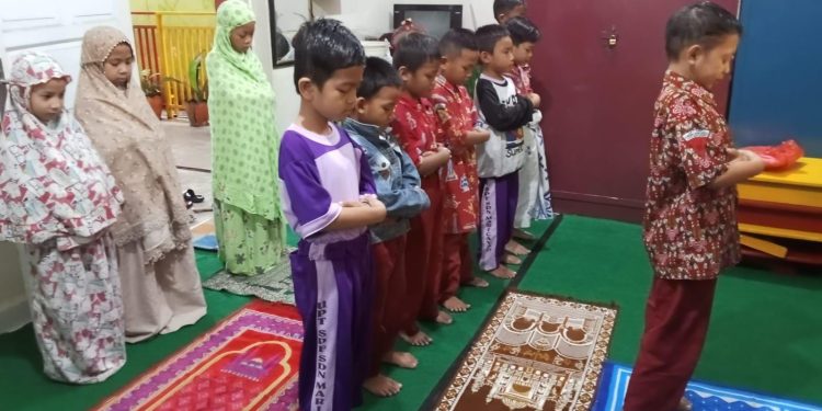 Siswa SD Negeri Maricaya II Makassar Rutin Laksanakan Sholat Berjamaah di Bulan Ramadhan   