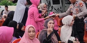 Aiptu Arifuddin Bagikan 27 Al-Qur’an Gratis kepada Ibu-ibu Bhayangkari di Bulan Ramadan