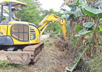 Atasi Banjir Tahunan di Manggala, Pemkot Makassar Turunkan Excavator Normalisasi Drainase Blok 10
