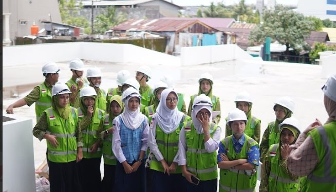 Outing Class Ramadan, Siswa SMPN 4 Makassar Menjelajah Teknologi dan Sains di SMK SMAK Makassar