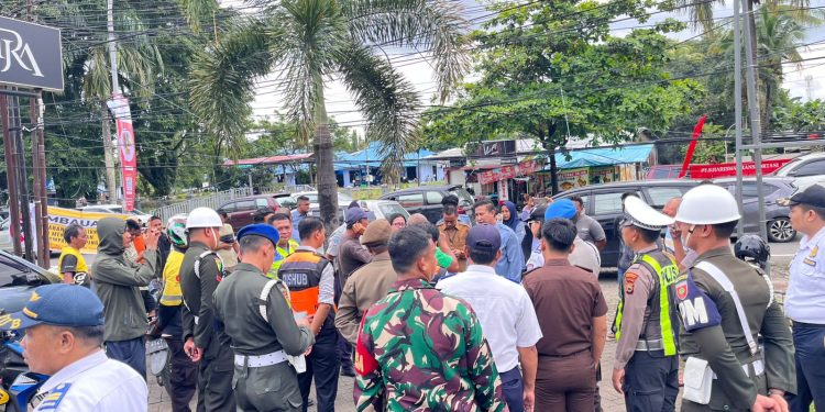 Sinergi 35 Personel Dishub, Polisi, TNI, Kejaksaan, dan Satpol PP Laksanakan Operasi Penertiban Terminal Bayangan
