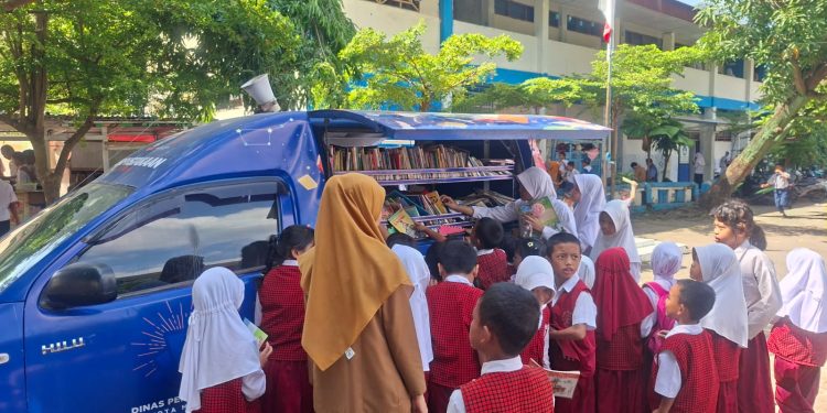 Perpustakaan Keliling Dinas Perpustakaan Makassar Sambangi SDN Lariang Bangi I, Tingkatkan Semangat Literasi Siswa