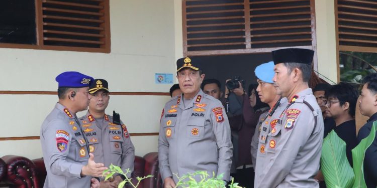 Kapolda Sulsel dan Kapolres Maros Melayat ke Rumah Duka Anggota Polri yang Meninggal Dunia