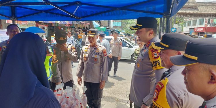 Bantu Masyarakat, Polres Gowa Hadirkan Bazar Pangan Murah di Pasar Minasamaupa