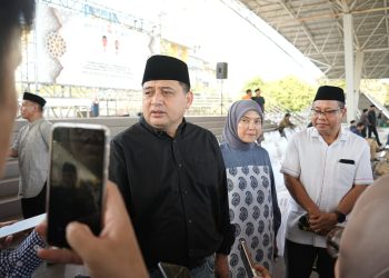 Apresiasi Garda Terdepan Kota, Munafri Serahkan Paket Lebaran untuk Satgas Kebersihan