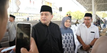 Apresiasi Garda Terdepan Kota, Munafri Serahkan Paket Lebaran untuk Satgas Kebersihan