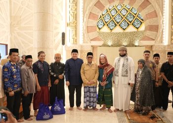 Hadiri Tarawih di Masjid Raya, Munafri: Silahkan Takbir, Tapi Jangan Konvoi dan Nyalakan Petasan