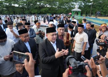 Munafri-Aliyah Laksanakan Shalat Idulfitri Bersama Puluhan Ribu Jamaah di Karebosi