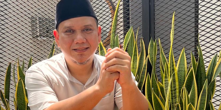 Makassar Dikejar Tenggat Sanksi KLH, Fadly Padi: ” Enam Puluh Persen Jawaban Itu Ada di Rumah.”