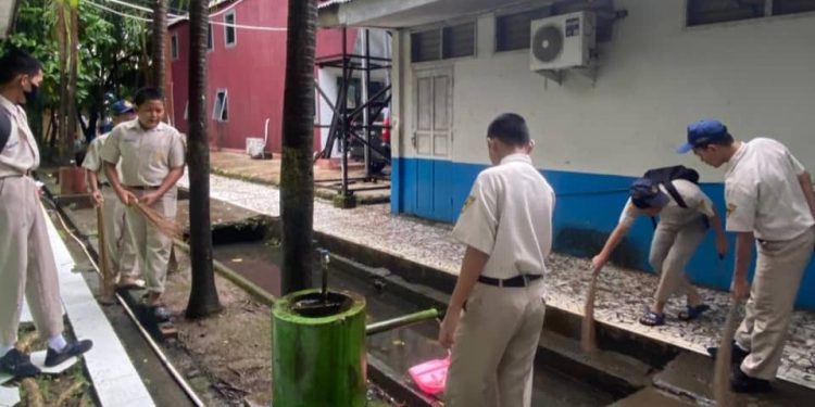 SMPN 13 Makassar Awali Kegiatan Belajar di Bulan Ramadan dengan Pesantren Kilat dan Gerakan ASRI