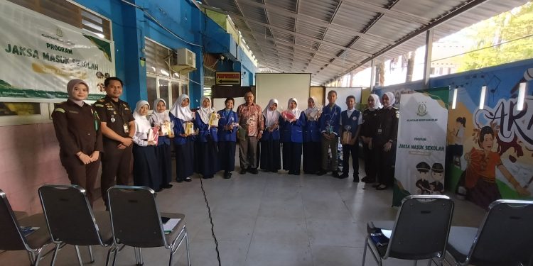 Jaksa Masuk Sekolah di SMPN 1 Makassar, Bahas Perlindungan Anak dan Pencegahan Kenakalan Remaja