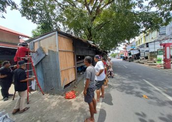 Tiga Lapak di Tallo Ditertibkan, Sudah Berdiri 5 Tahun di Atas Saluran Drainase