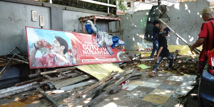 Tanpa Konflik, Penertiban Lapak Pada Tiga Titik di Tallo Berjalan Tertib & Lancar