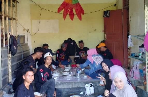 Abdhy Dg. Maleo Rayakan Ulang Tahun ke-34 dengan Silaturahmi ke Kediaman Ketua Sanggar Sa’ri’ta Art di Takalar