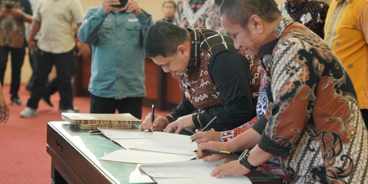 Sinergi Pusat dan Daerah, Munafri Bersama Kepala Daerah Sulsel Komitmen Atasi Sampah