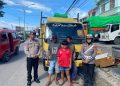 Kanit Kamsel Ipda Nuraeni Edukasi Sopir Truk dalam Kegiatan ‘Polantas Menyapa’!”