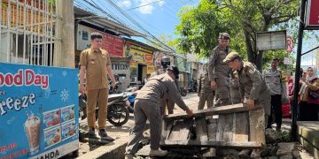 Lapak yang Berdiri 10 Tahun di Atas Fasum, 25 PK5 Tamalanrea Bongkar Secara Mandiri!