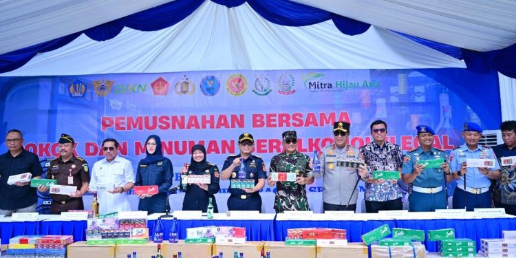 Bea Cukai Sulbangsel dan PT Mitra Hijau Asia Kolaborasi Musnahkan 43,40 Juta Batang Rokok Ilegal