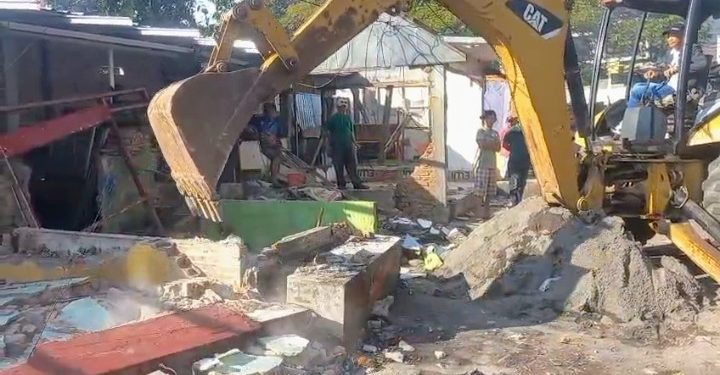 Pemkot Makassar Tertibkan 178 Lapak PKL di Mariso, Utamakan Pendekatan Humanis