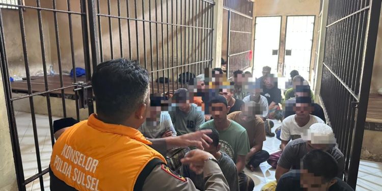 Cegah Stres & Tekanan Batin, Polres Bulukumba Rutin Berikan Pembinaan Mental Kepada Tahanan