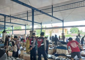 Cegah Gangguan Kamtibmas, Sat Samapta Polres Maros Gencar Patroli di Kawasan Pasar Pelelangan Ikan
