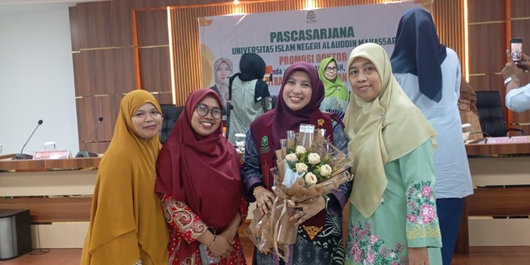 IPK 3,98, Sang Guru SD Heryanti Alamsyah Capai Gelar Doktor di UIN Alauddin Makassar