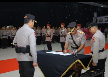 Kapolda Sulsel Pimpin Upacara Pelantikan dan Sertijab Pejabat Utama, Tekankan Dukungan dan Soliditas Jajaran