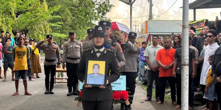 Berikan Penghormatan Tertinggi, Polres Bulukumba Gelar Pemakaman Dinas AIPTU Ilyas