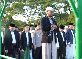 Munafri Arifuddin dan Aliyah Mustika Ilham Salat Idul Adha Bersama Warga Makassar